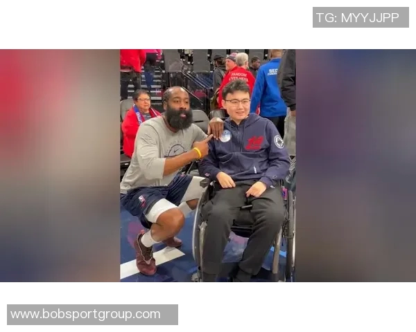 快船分享哈登与中国留学生约翰郝亲密合影表达感激之情